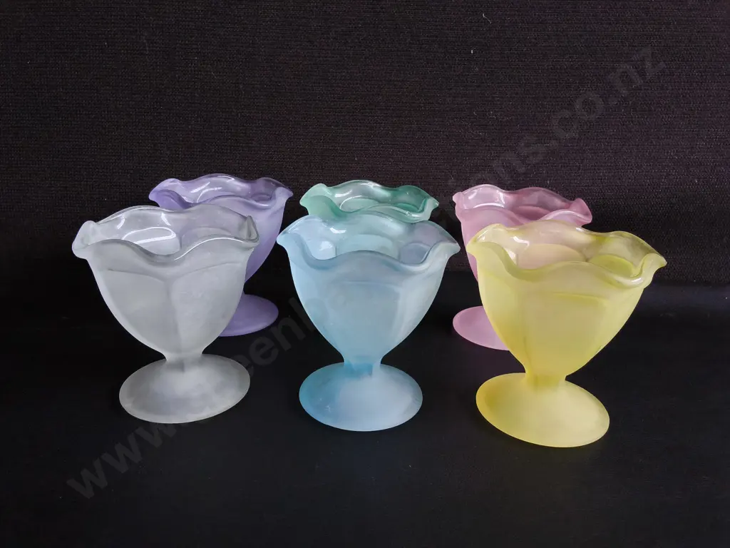 VINTAGE MID CENTURY STYLE FROSTED GLASS TULIP DESSERT CUPS, SET OF 6, H 10 CM Image 1++