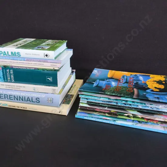 COLLECTION OF PLANT AND GARDENING BOOKS/ MAGAZINES