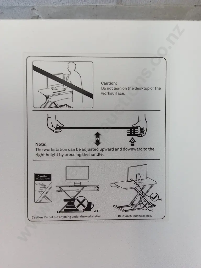 ADJUSTABLE STANDING DESK RISER, H 51CM X W 95CM X D 61CM Image 1++
