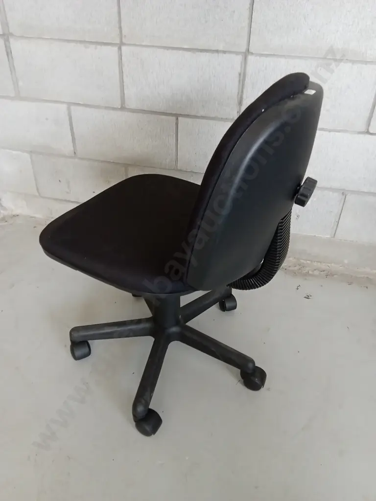 OFFICE CHAIR Image 1++