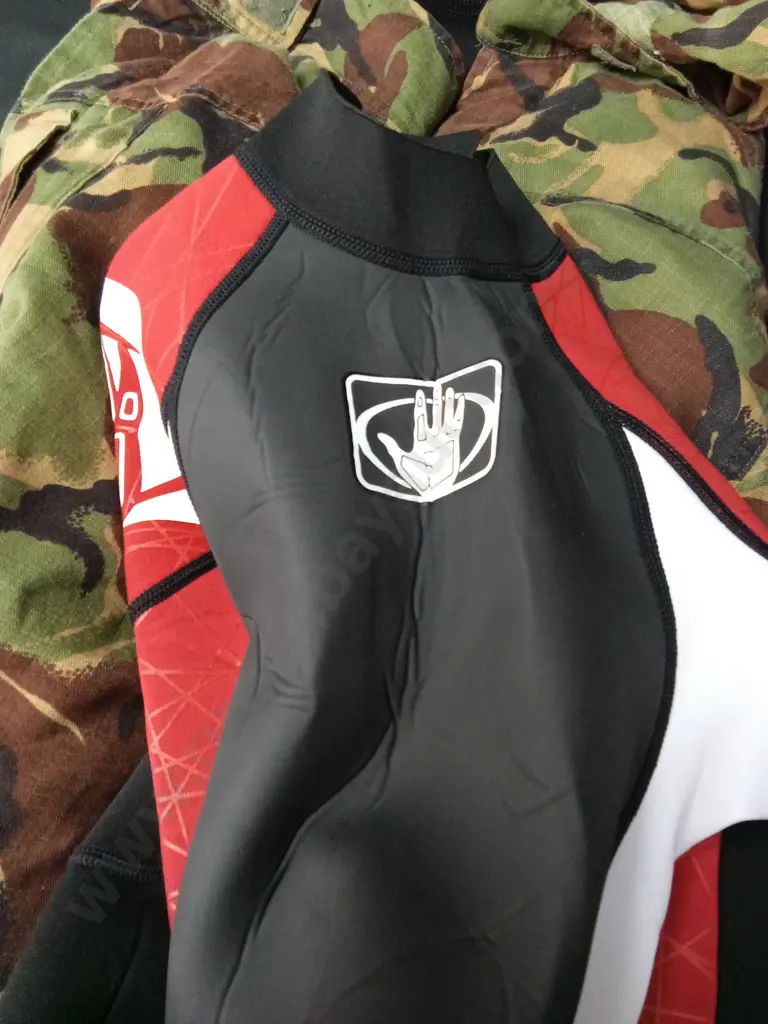 2 ARMY JACKETS AND A CHILDRENS WETSUIT Image 1++