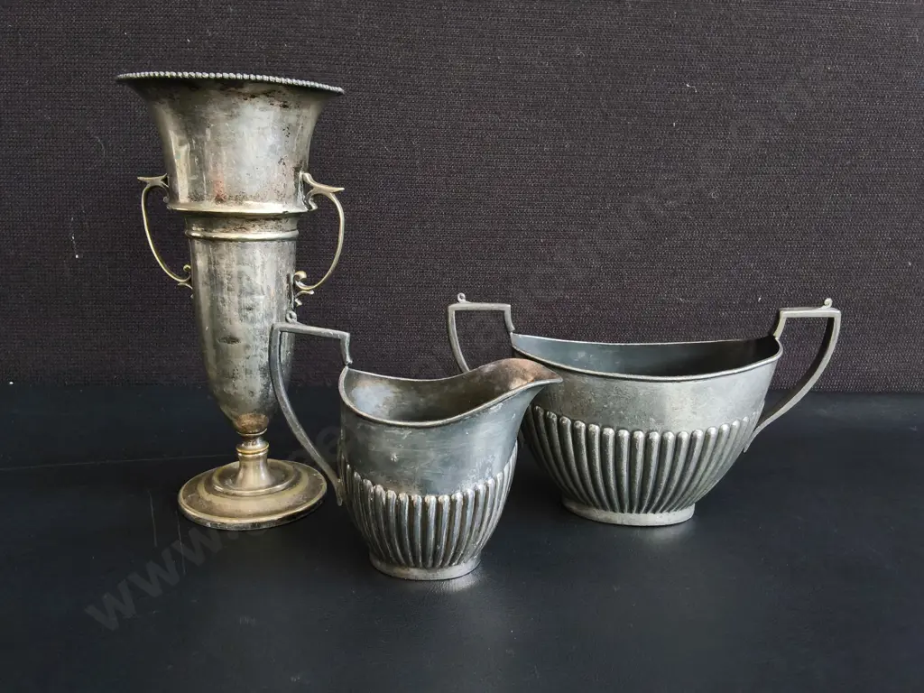 3 PIECES VINTAGE EMPIRE STYLE EPNS SILVER PLATE PEDESTAL URN, AND PITCHER/ SUGAR BOWL SET, TALLEST H 20 CM Image 1++