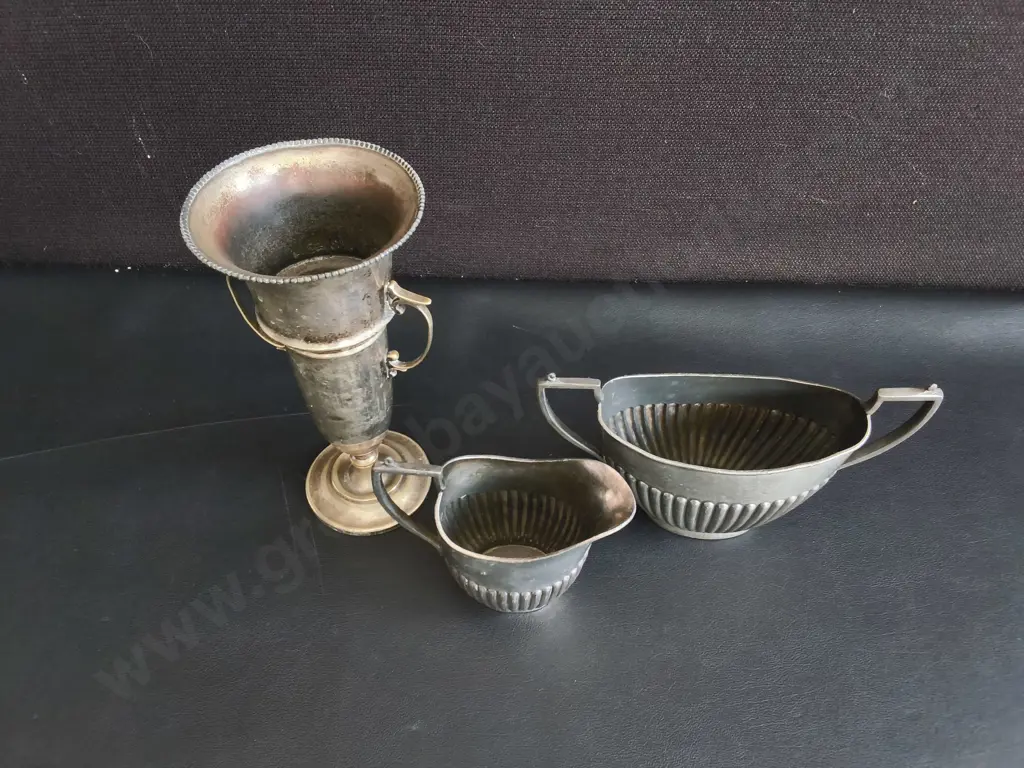 3 PIECES VINTAGE EMPIRE STYLE EPNS SILVER PLATE PEDESTAL URN, AND PITCHER/ SUGAR BOWL SET, TALLEST H 20 CM Image 1++
