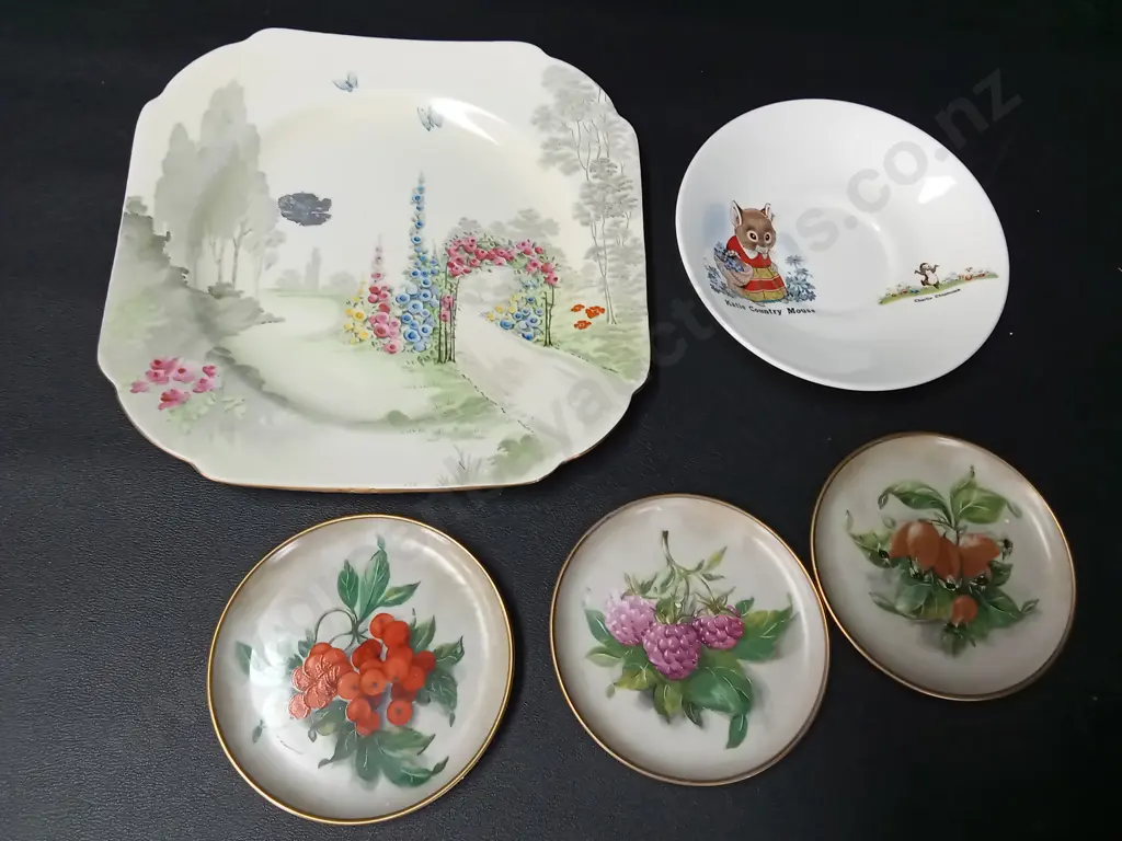 5 DISHES, LARGEST 21CM X 21CM SHELLEY, BESWICK AND KAISER Image 1++