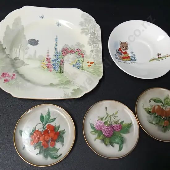 5 DISHES, LARGEST 21CM X 21CM SHELLEY, BESWICK AND KAISER