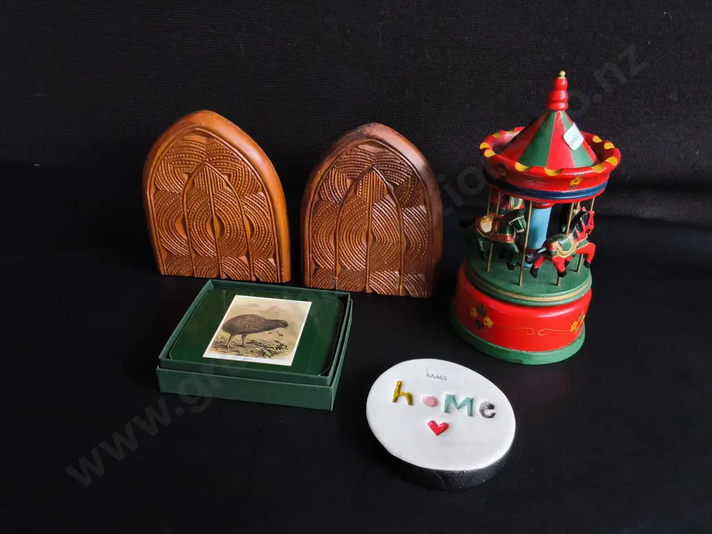 MIX OF HOME DECOR, 5 PIECES, INCLUDING SET OF COASTERS, TALLEST H 21 CM Image 1++