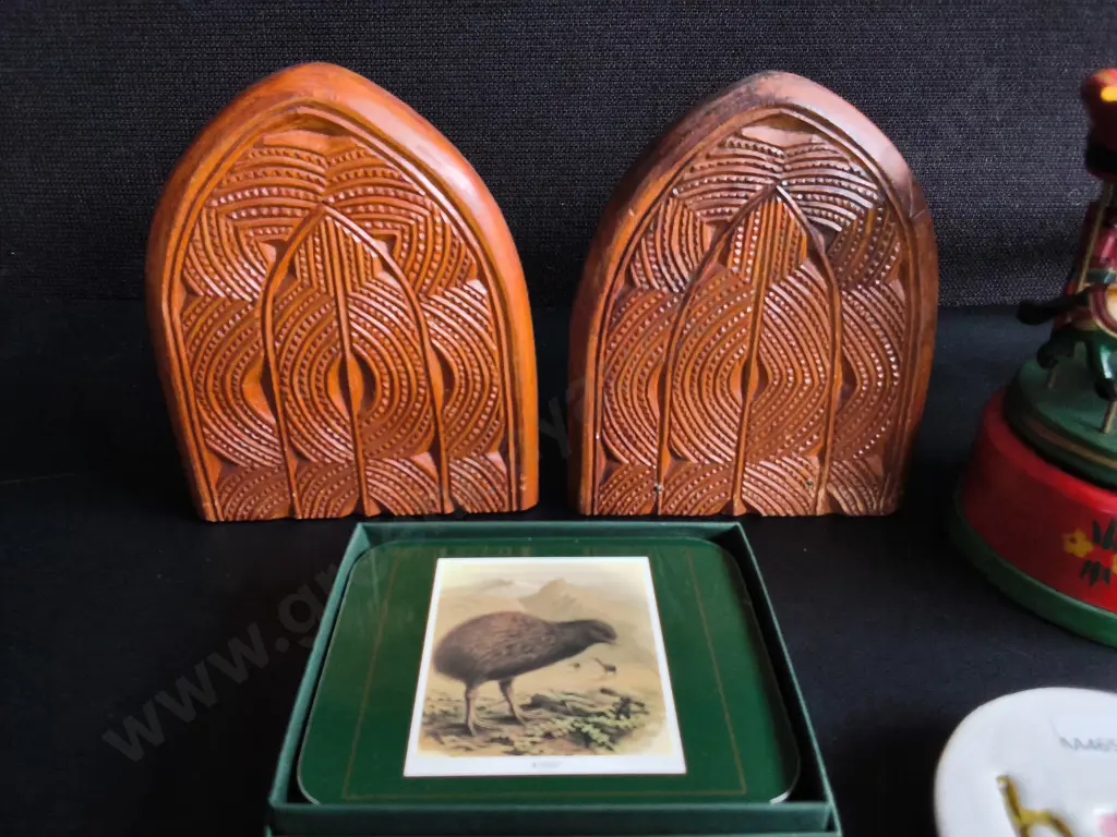 MIX OF HOME DECOR, 5 PIECES, INCLUDING SET OF COASTERS, TALLEST H 21 CM Image 1++
