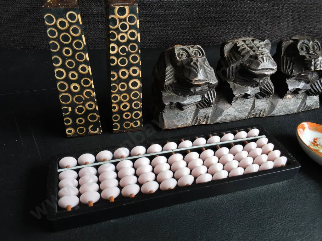MIX OF CULTURAL DECOR AND HOMEWARE, 9 PIECES, TALLEST H 15 CM Image 1++