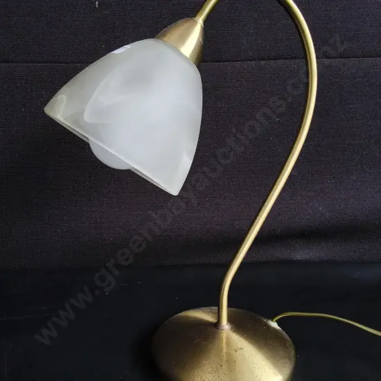 VINTAGE 1980S BRASS SWAN NECK TABLE LAMP WITH FROSTED GLASS SHADE, H 35 CM, WORKING