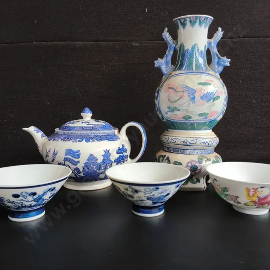 COLLECTION OF ASIAN PORCELAIN CERAMICS, 6 PIECES, TALLEST H 20 CM