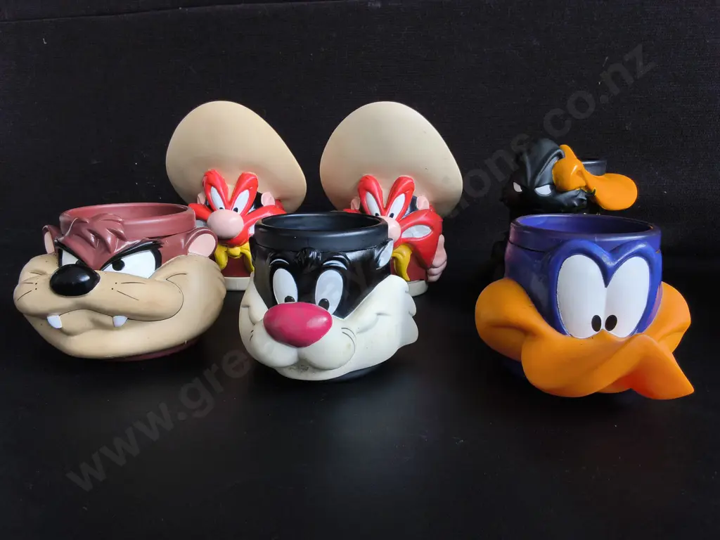 VINTAGE 1990S LOONEY TUNES PLASTIC CHARACTER MUGS, SET OF 6, TALLEST H 16 CM Image 1++