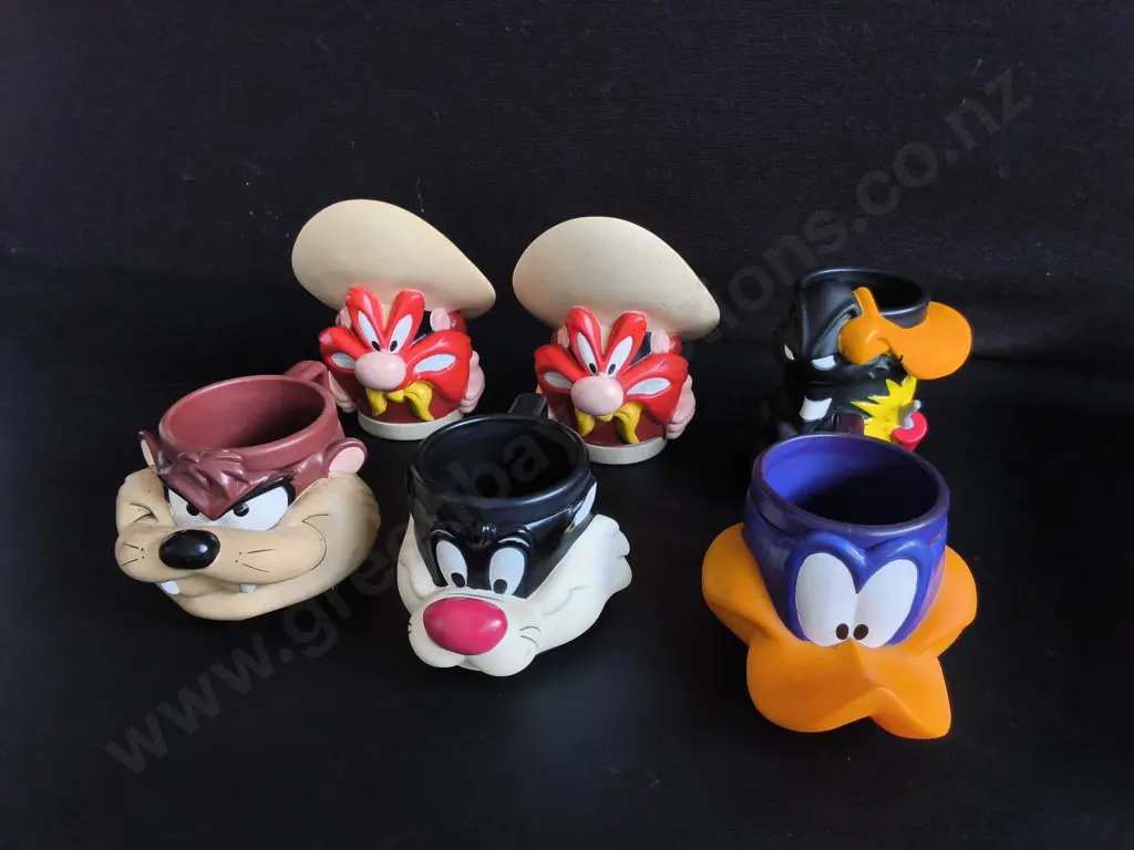 VINTAGE 1990S LOONEY TUNES PLASTIC CHARACTER MUGS, SET OF 6, TALLEST H 16 CM Image 1++