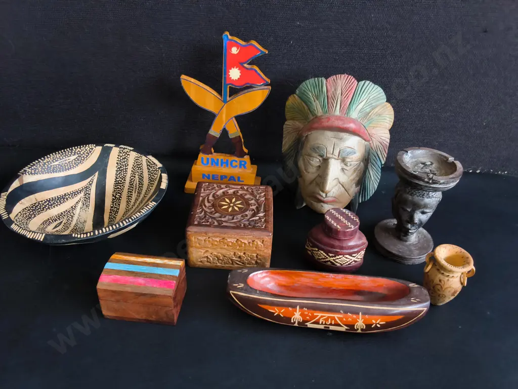 COLLECTION OF HAND CARVED WOODEN ITEMS, TALLEST H 23 CM Image 1++