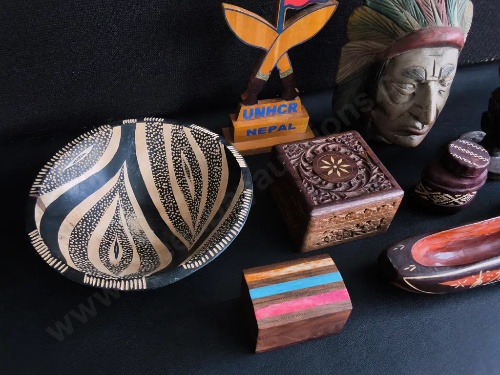 COLLECTION OF HAND CARVED WOODEN ITEMS, TALLEST H 23 CM Image 1++