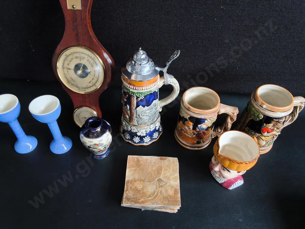 MIX OF VINTAGE DECORATIVE AND BARWARE ITEMS, 9 PIECES, INCLUDING SET OF COASTERS, TALLEST H 45 CM Image 1++