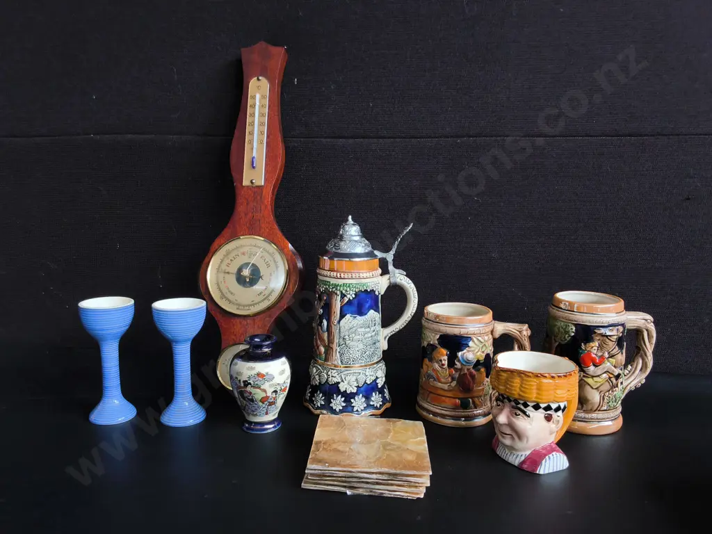 MIX OF VINTAGE DECORATIVE AND BARWARE ITEMS, 9 PIECES, INCLUDING SET OF COASTERS, TALLEST H 45 CM Image 1++