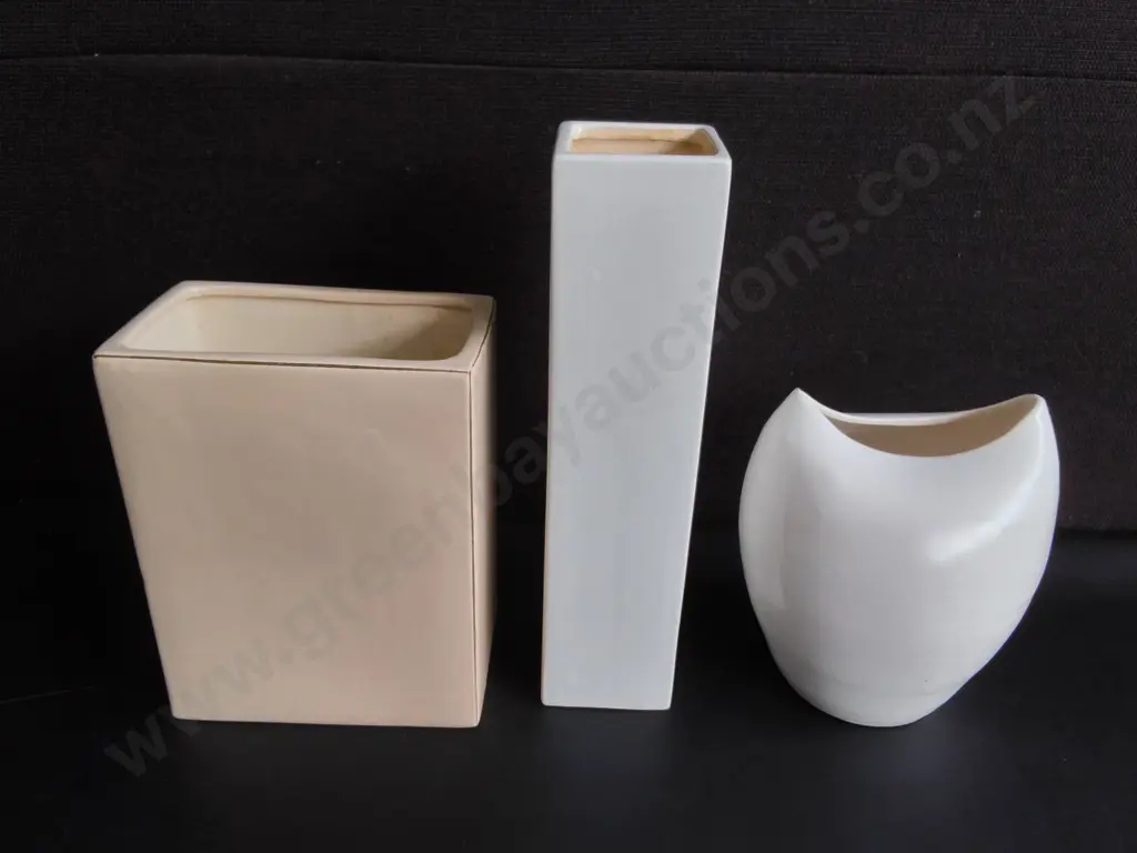 3 CERAMIC MINIMALIST VASES, TALLEST H 29 CM Image 1++