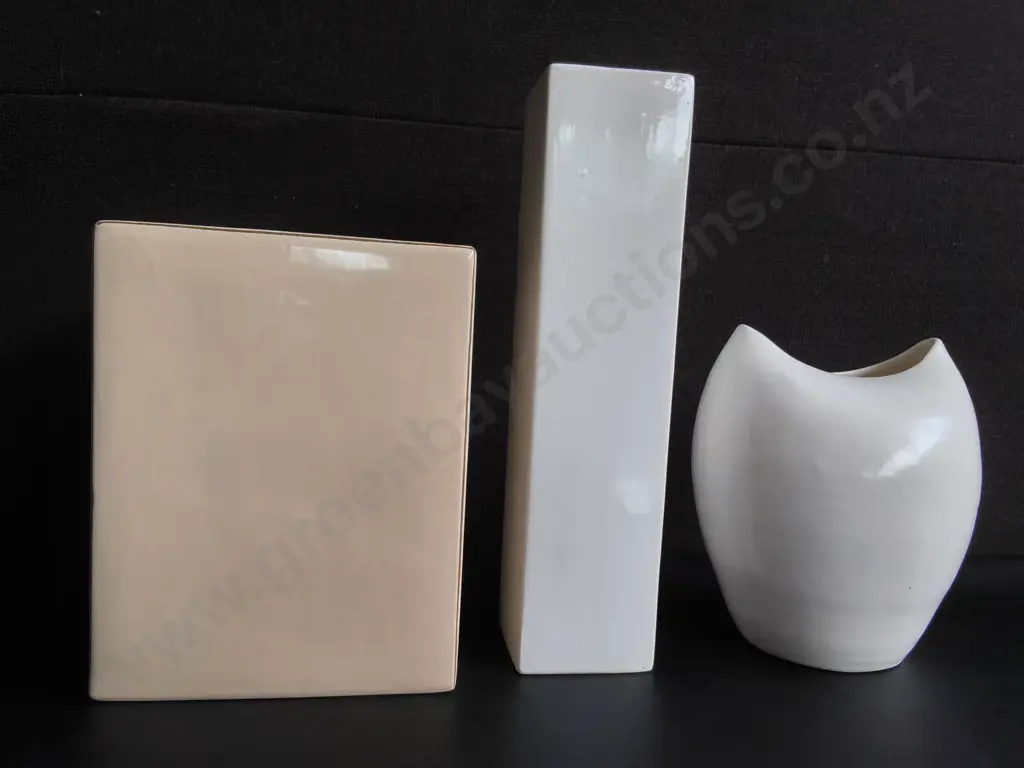 3 CERAMIC MINIMALIST VASES, TALLEST H 29 CM Image 1++