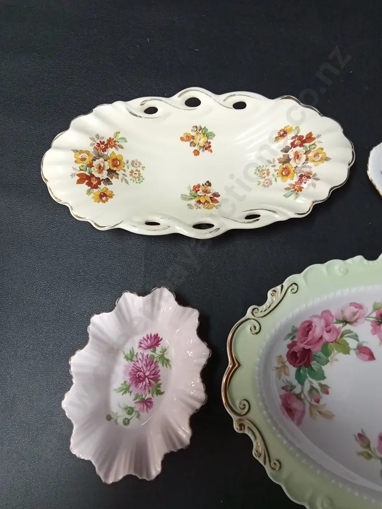 4 VINTAGE DISHES LARGEST L25.5CM INCLUDING ROYAL ALBERT, ROYAL STRAFFORDSHIRE, ADDERLEY FLORAL Image 1++