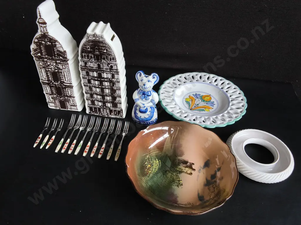MIX OF VINTAGE CERAMIC AND PORCELAIN DECOR, TALLEST H 28 CM Image 1++