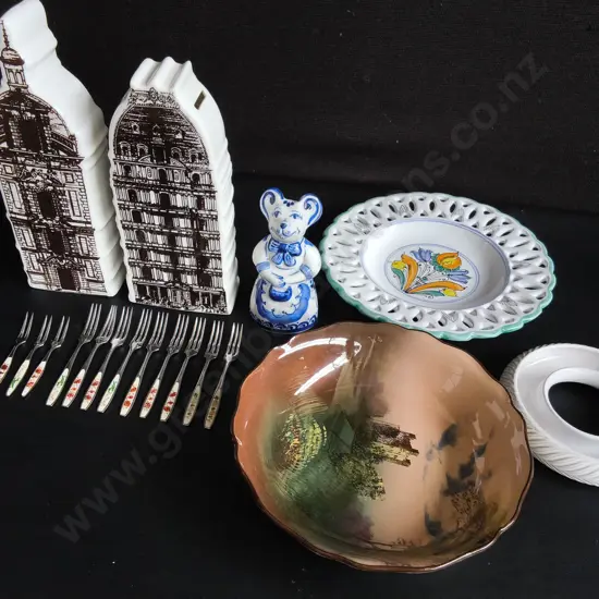 MIX OF VINTAGE CERAMIC AND PORCELAIN DECOR, TALLEST H 28 CM