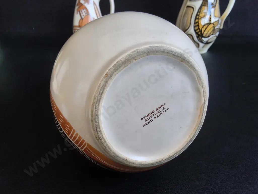 VINTAGE STUDIO ANNA AUSTRALIA POTTERY JUG SET, MID CENTURY HAND PAINTED CERAMICS, 3 PIECES, TALLEST H 23 CM Image 1++