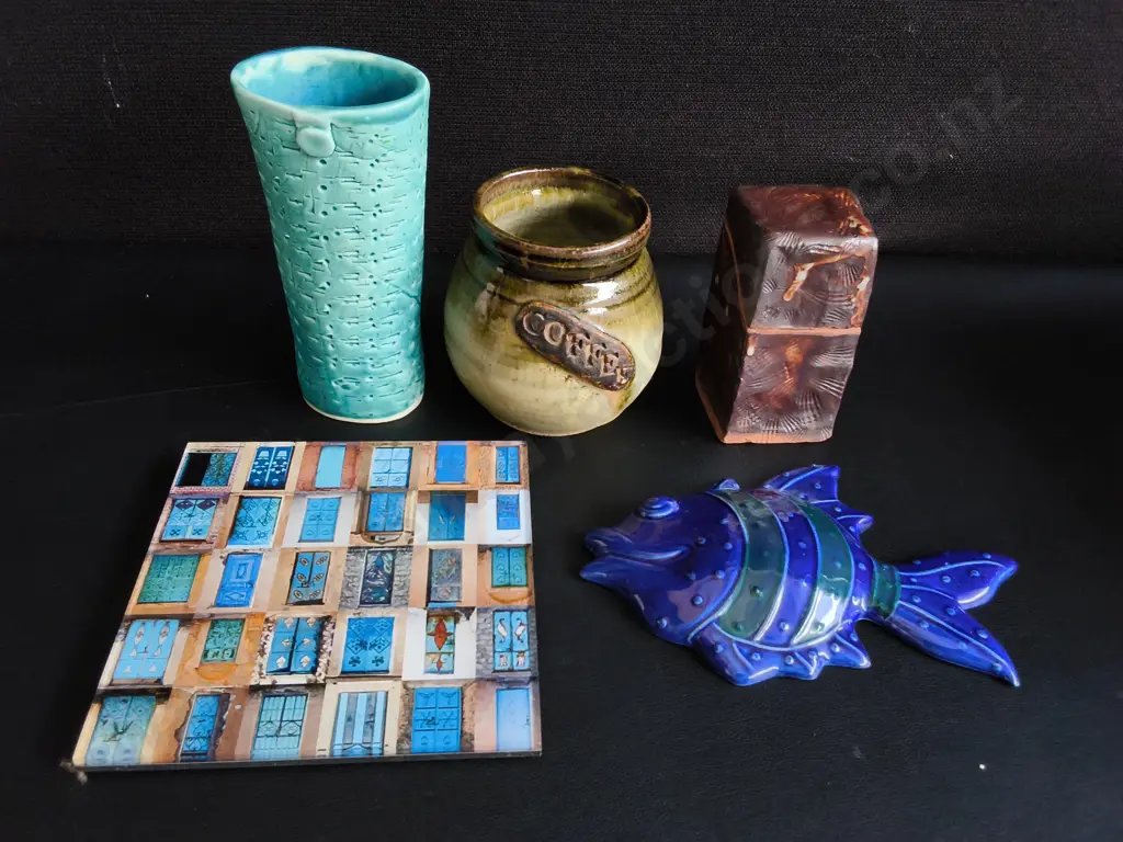 MIX OF POTTERY AND DECOR TALLEST H 16 CM Image 1++