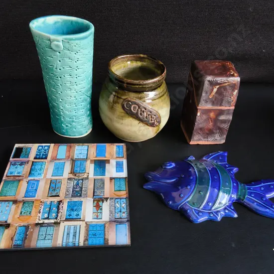 MIX OF POTTERY AND DECOR TALLEST H 16 CM