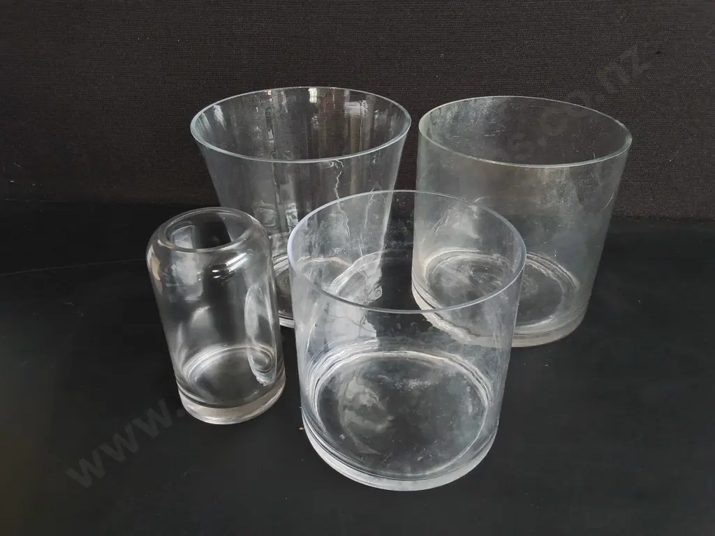 4 GLASS VASES/ VESSELS, TALLEST H 21 CM Image 1++