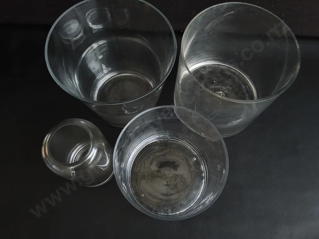 4 GLASS VASES/ VESSELS, TALLEST H 21 CM Image 1++