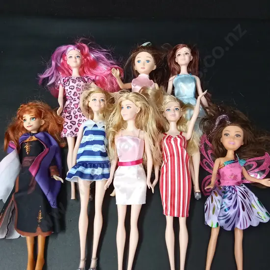 8 DOLLS