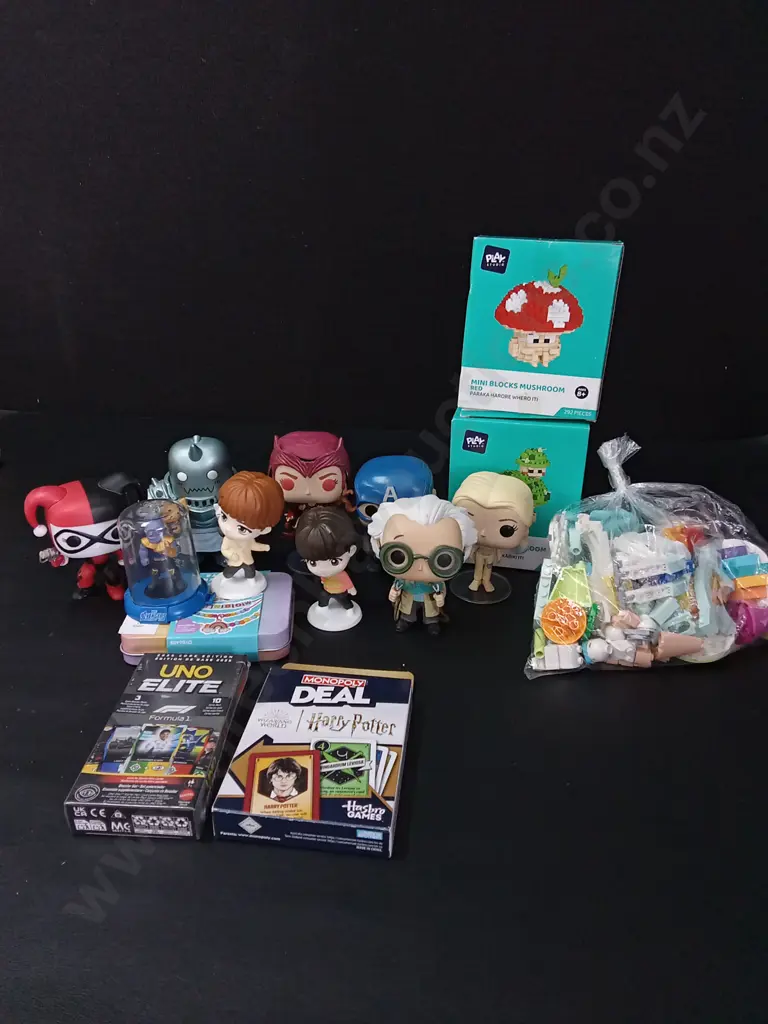 BOX OF CHILDREN'S TOYS AND FIGURES Image 1++