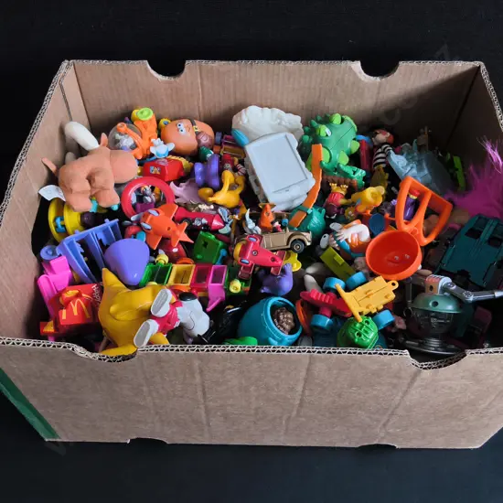 BOX MIX OF TOYS, INCLUDING VINTAGE FAST FOOD PROMOTIONAL TOYS