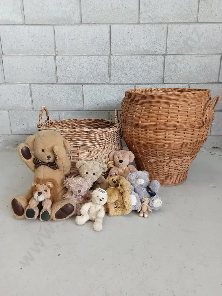 TWO BASKET HAMPERS AND TEDDY BEAR COLLECTION, RIGHT HAMPER IS 52CM TALL Image 1++