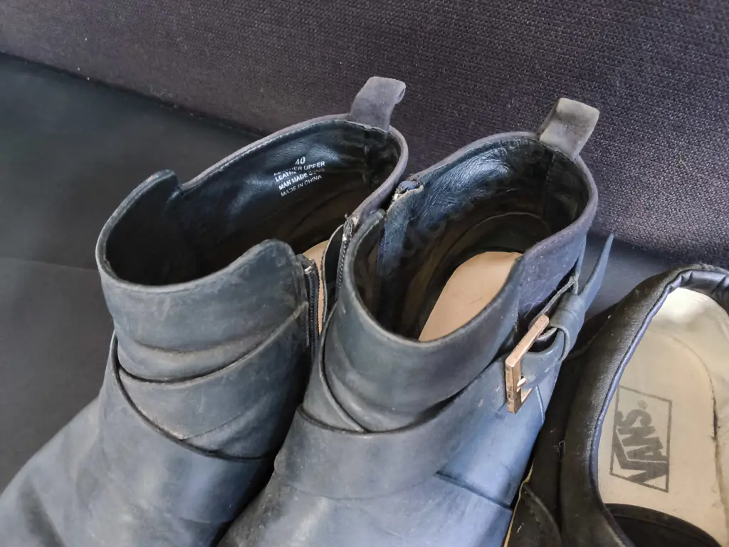3 PAIRS OF SHOES Image 1++