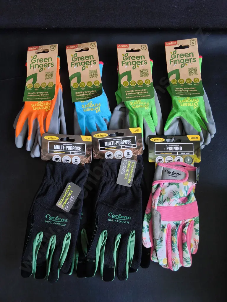 7 BRAND NEW PAIRS OF GARDENING GLOVES Image 1++