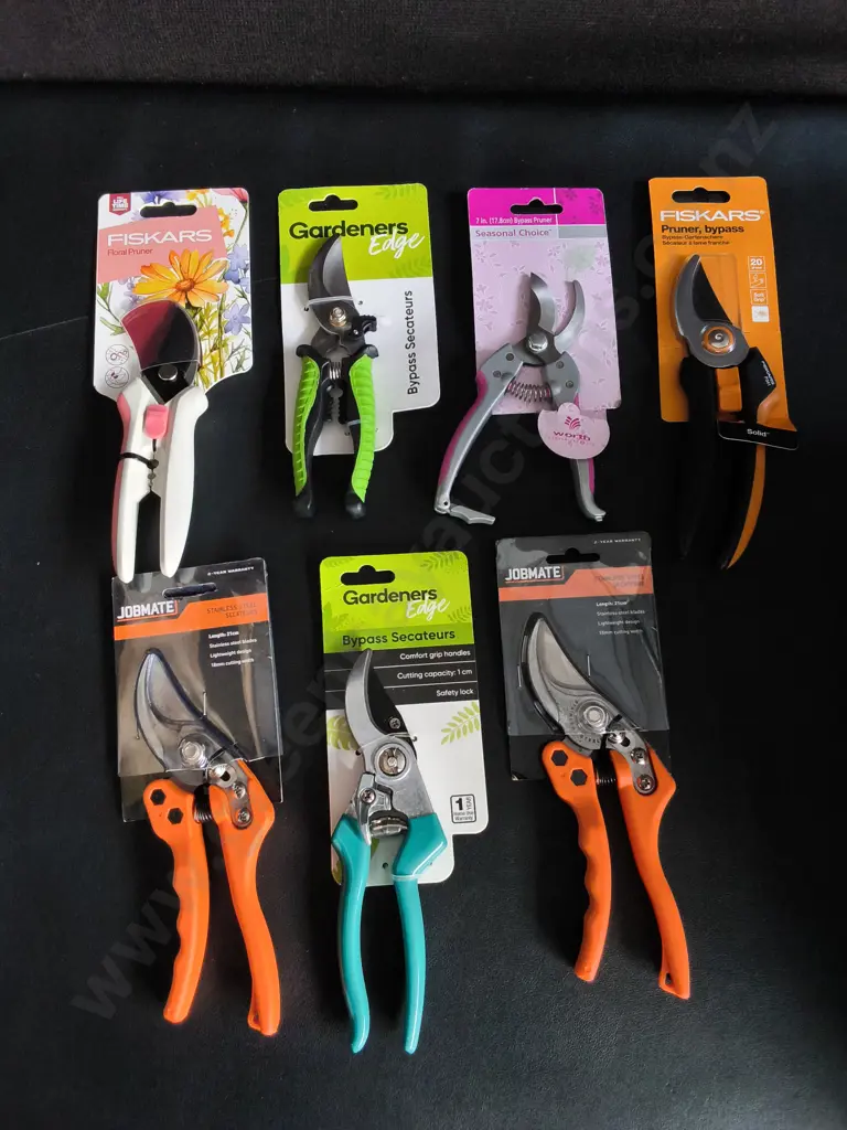 7 BRAND NEW SECATEURS Image 1++