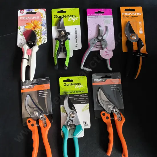 7 BRAND NEW SECATEURS