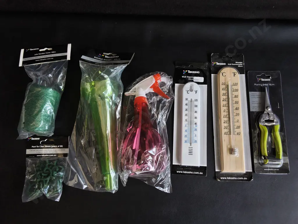 MIX OF BRAND NEW TAKASHO GARDENING ITEMS, PRUNING SNIPS, WALL THERMOMETERS, SPRAYER, RAINFALL GAUGE, PLANT CLIPS, TWINE Image 1++