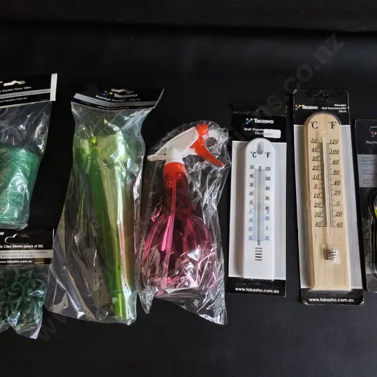 MIX OF BRAND NEW TAKASHO GARDENING ITEMS, PRUNING SNIPS, WALL THERMOMETERS, SPRAYER, RAINFALL GAUGE, PLANT CLIPS, TWINE