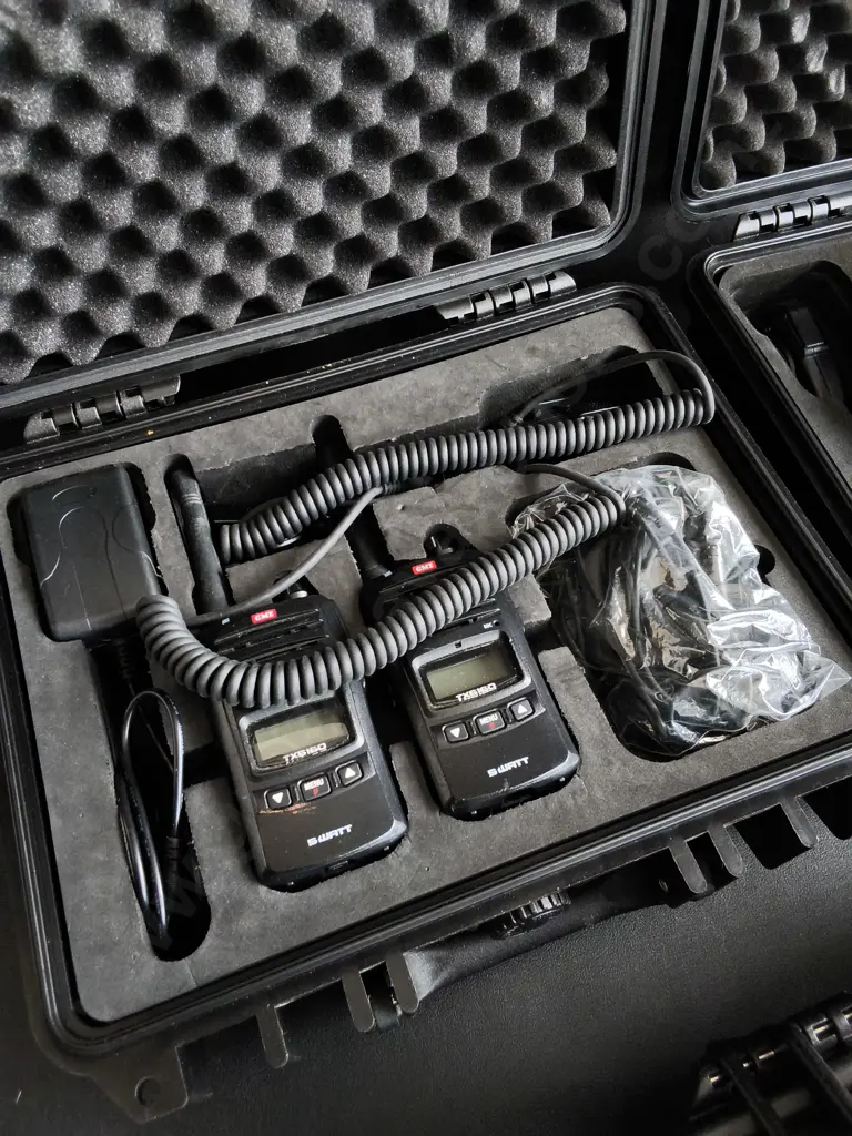 GME HANDHELD RADIO KITS, 2 CASES INCLUDINGBPAIRS OF RADIOS, AND ONE EMPTY CASE Image 1++