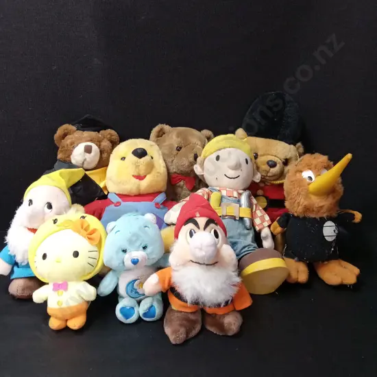 COLLECTION OF SOFT TOYS