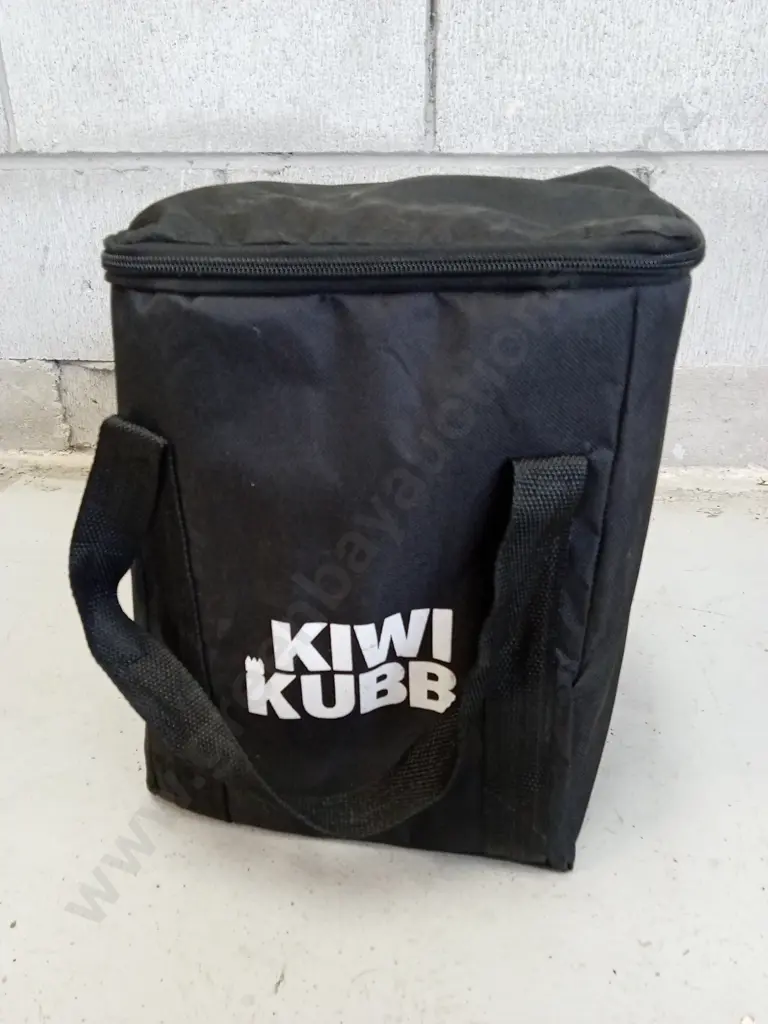 KIWI KUBB GAME SET Image 1++