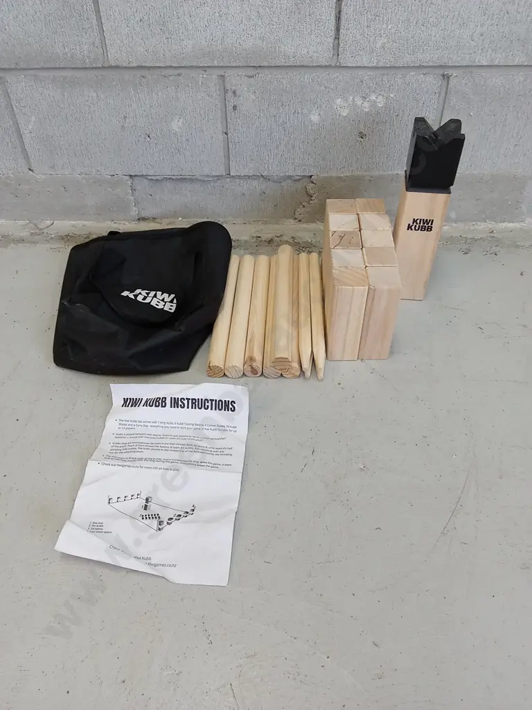 KIWI KUBB GAME SET Image 1++