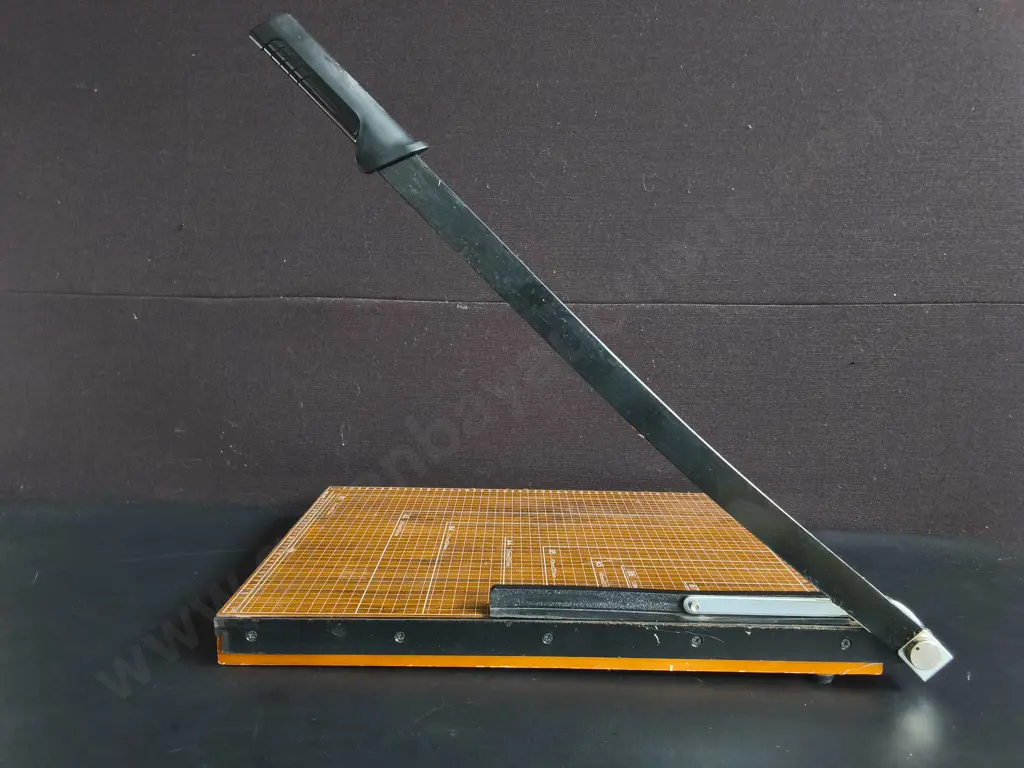 WOODEN BASE GUILLOTINE PAPER CUTTER Image 1++
