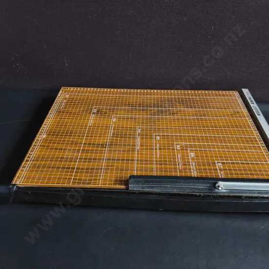 WOODEN BASE GUILLOTINE PAPER CUTTER