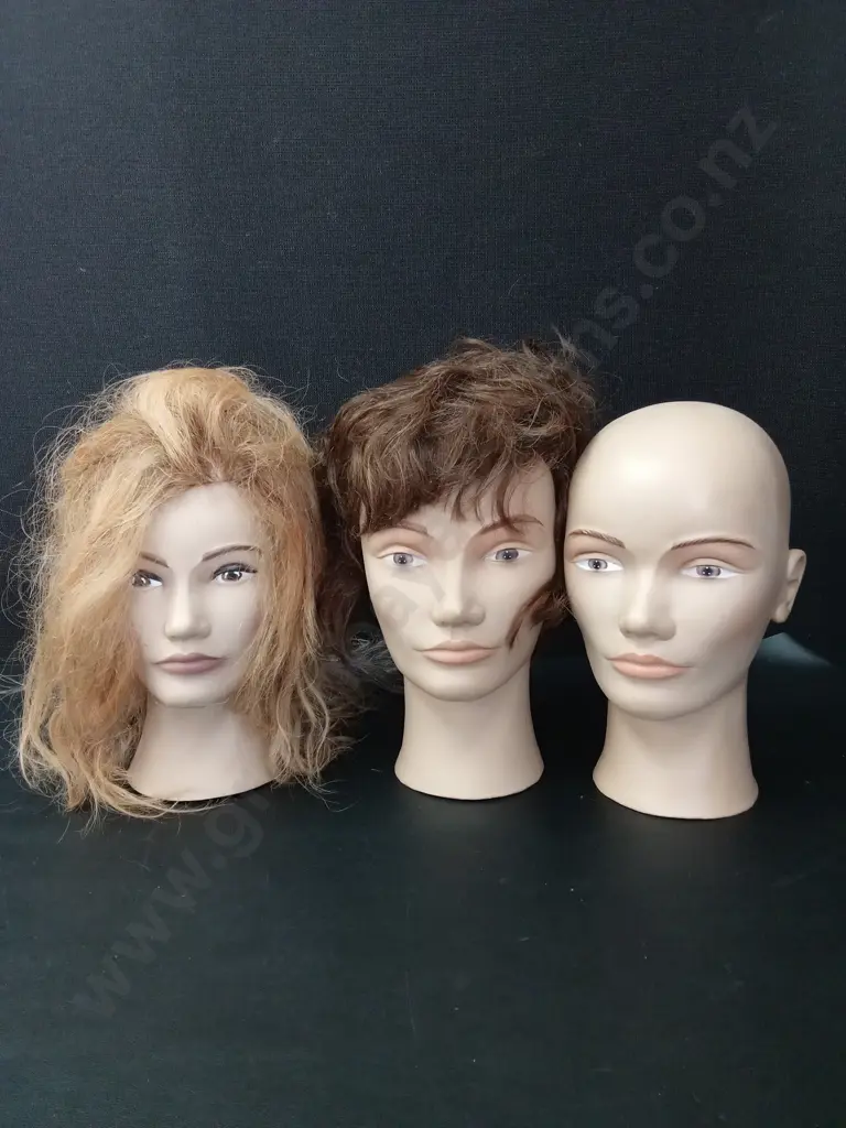 5 MANIQUIN HEADS, 2 WITH HAIR H27CM Image 1++