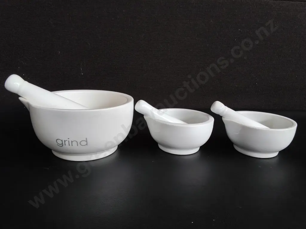 3 MORTAR AND PESTLE SETS, WIDEST DIA 18 CM Image 1++