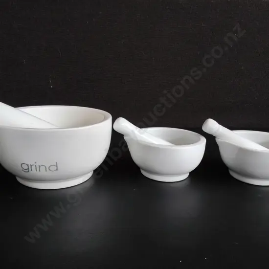 3 MORTAR AND PESTLE SETS, WIDEST DIA 18 CM