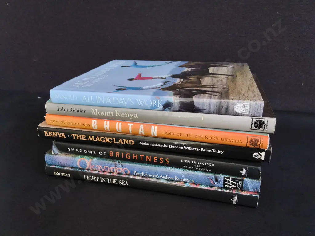 7 PHOTOGRAPHY AND TRAVEL BOOKS Image 1++